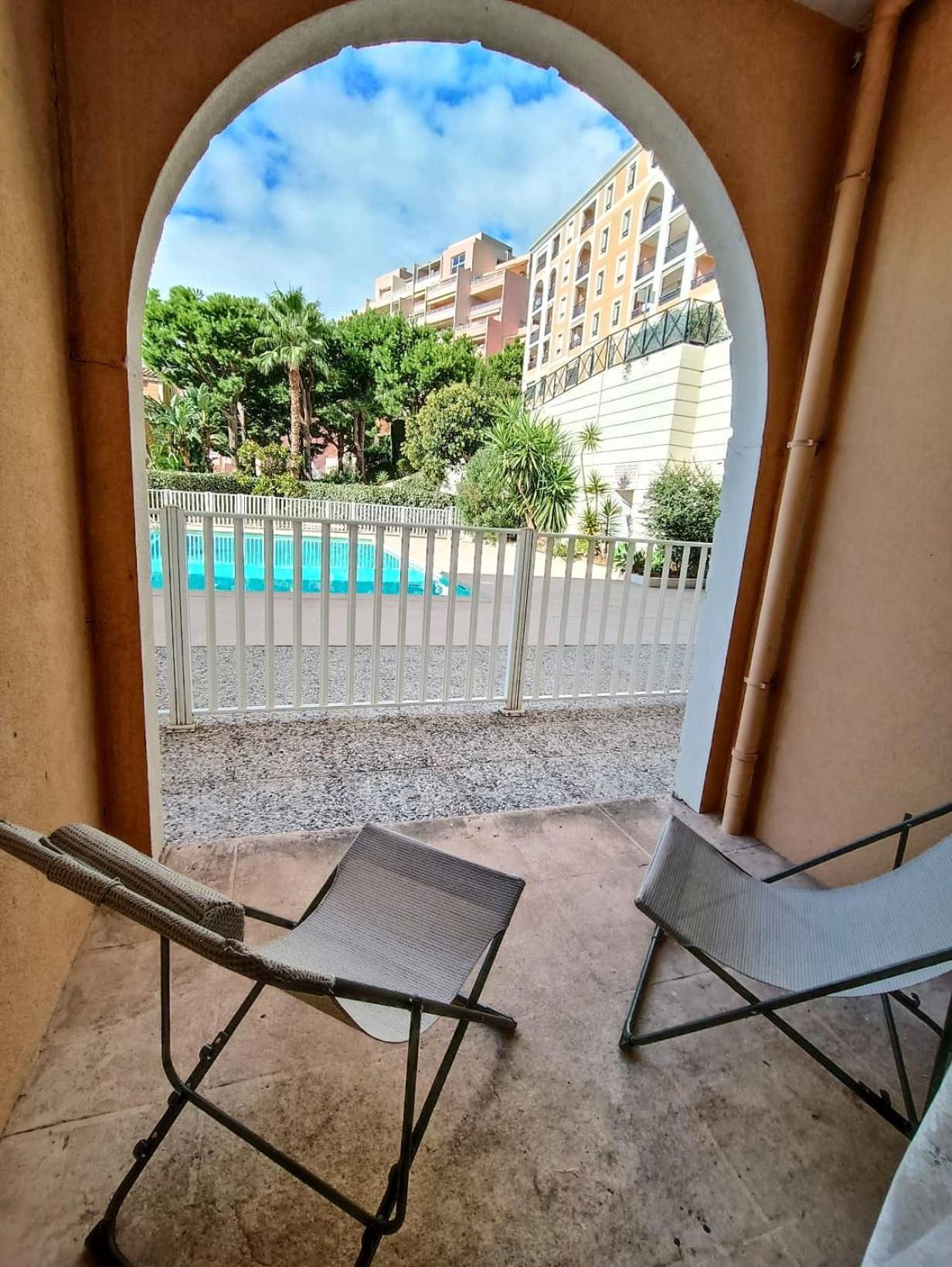 Direct Monaco 2 Pieces Devant Piscine Beausoleil