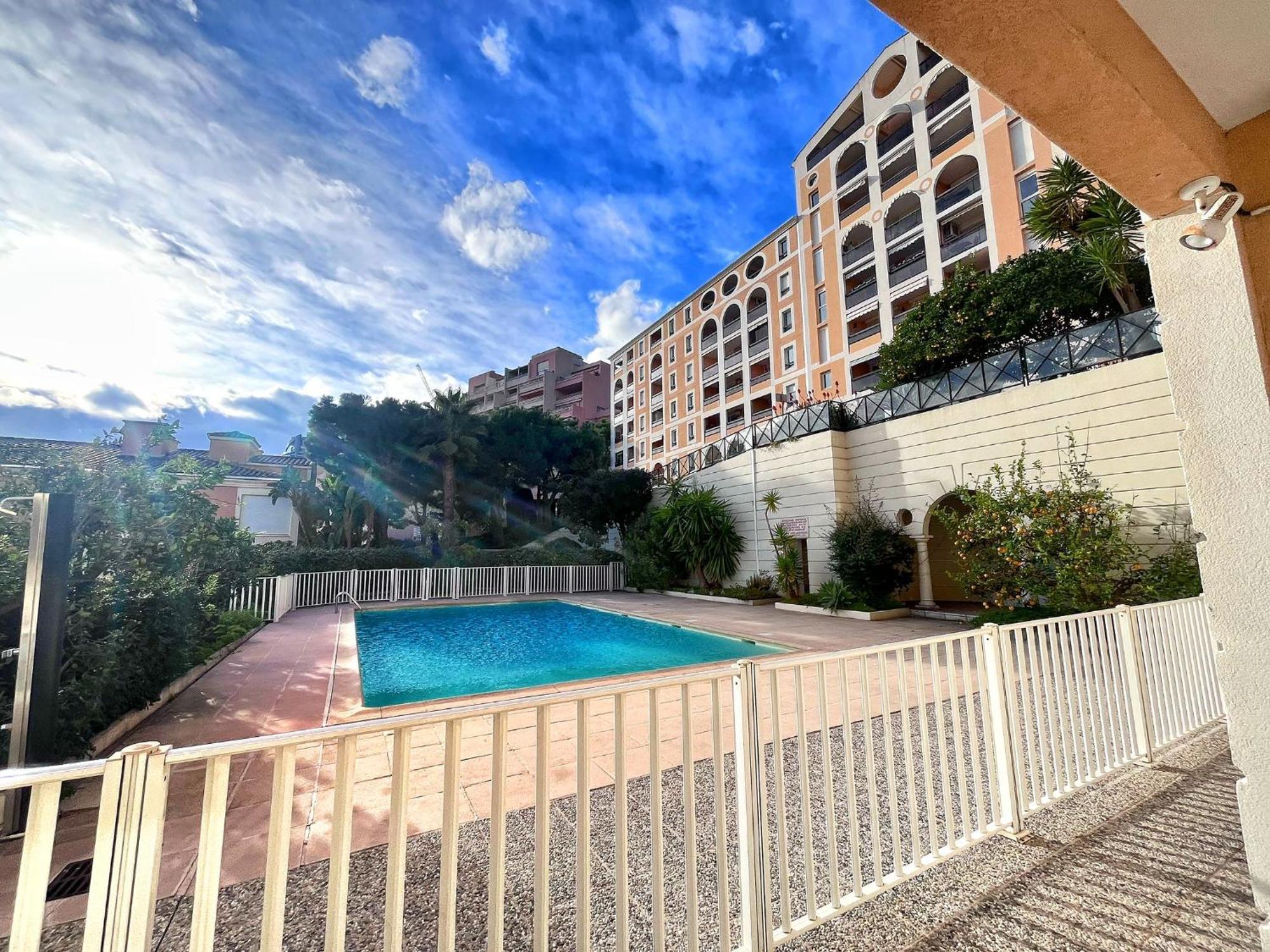 Direct Monaco 2 Pieces Devant Piscine