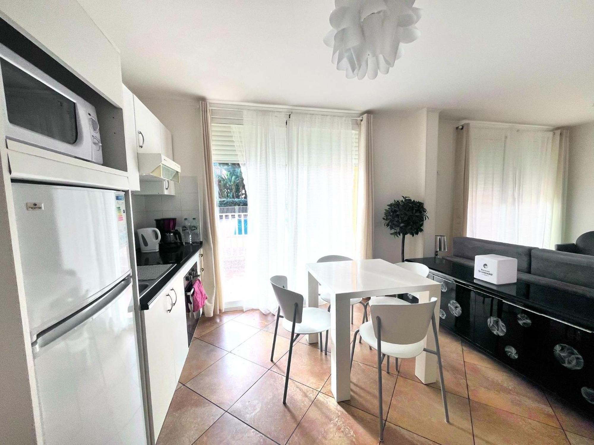Direct Monaco 2 Pieces Devant Piscine *